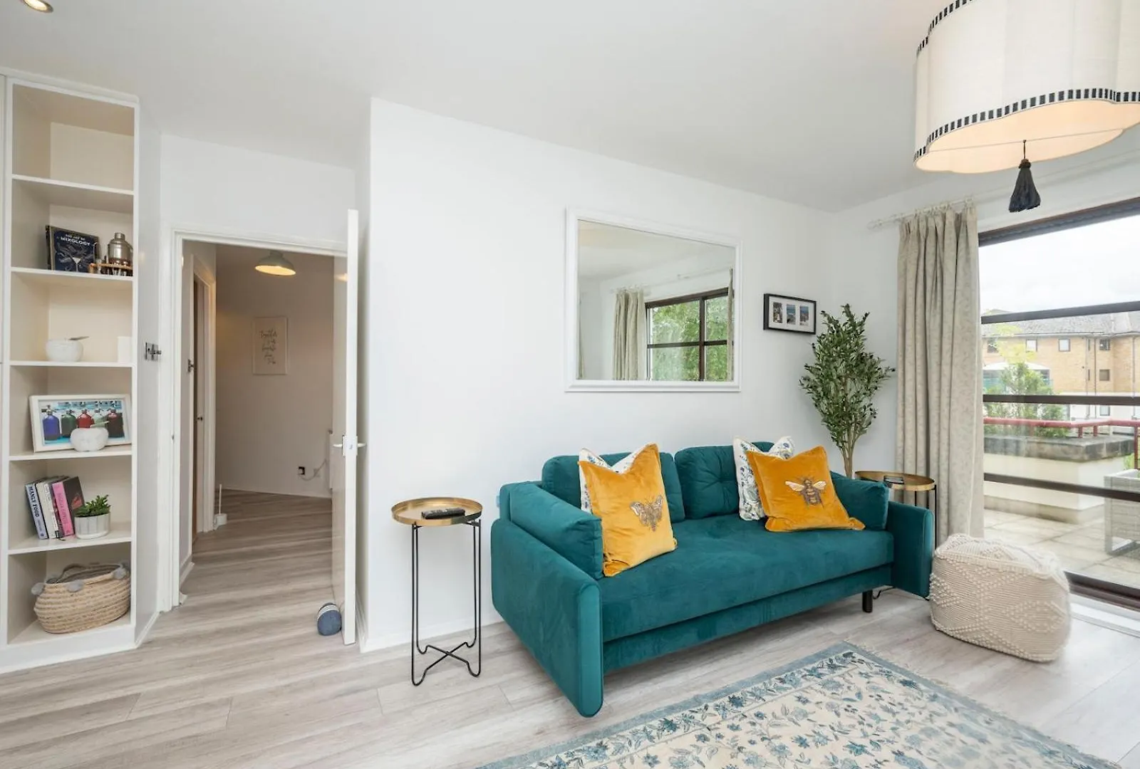Pass The Keys London Apartment - Waterfront Terrace Parking