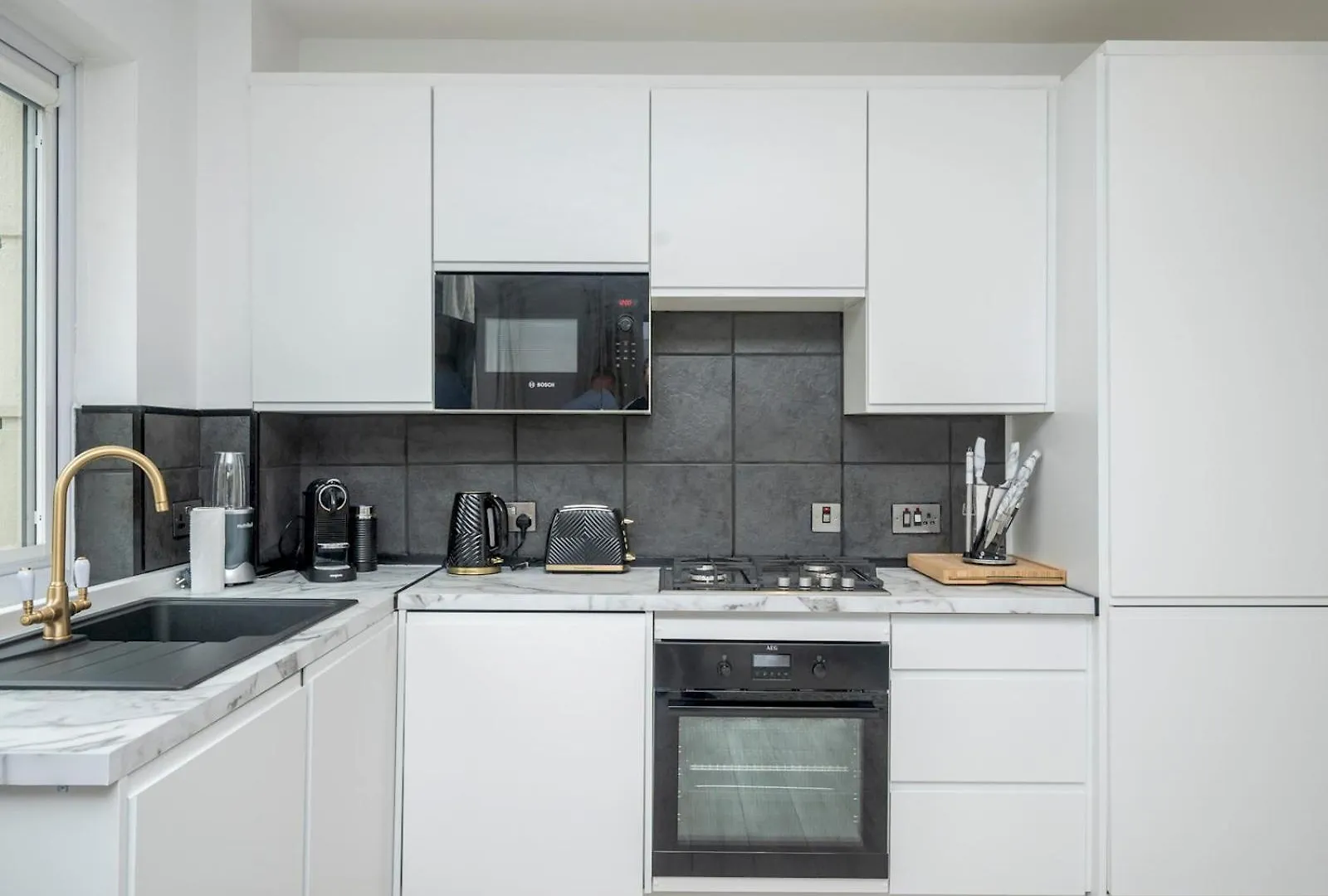 Pass The Keys London Apartment - Waterfront Terrace Parking