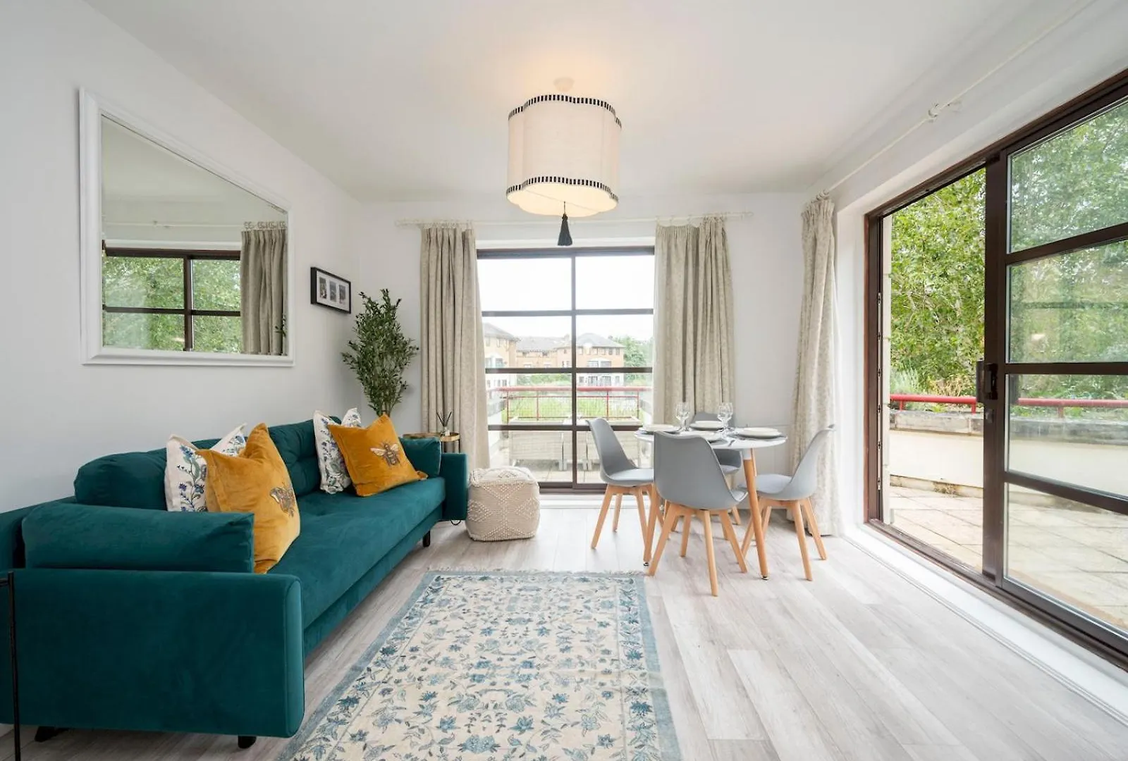 Pass The Keys London Apartment - Waterfront Terrace Parking contacts