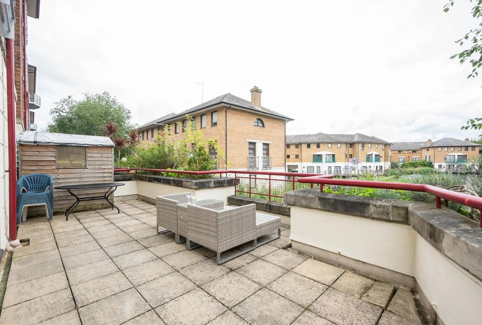 Pass The Keys London Apartment - Waterfront Terrace Parking 0*,  United Kingdom
